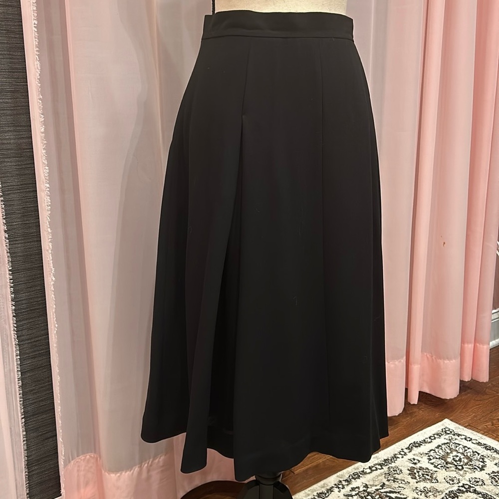 Jones New York women’s black skirt 100% wool Size 6